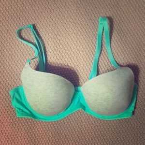 VS Pink wear everywhere lightly lined bra 34B